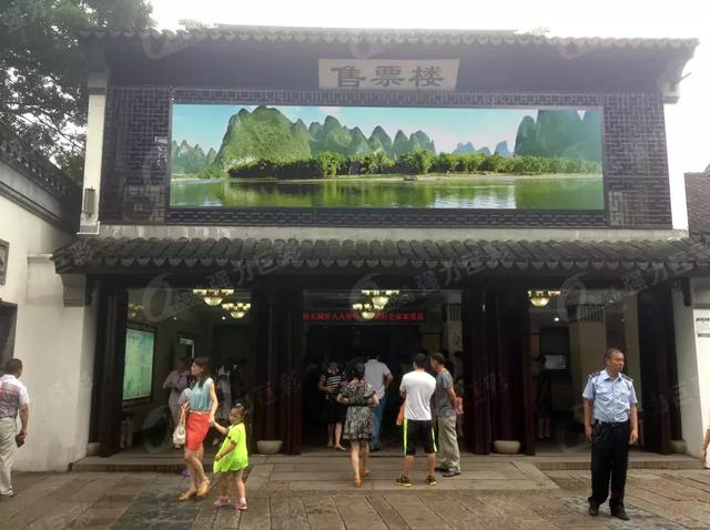 世界那么大，到哪兒都能遇見她