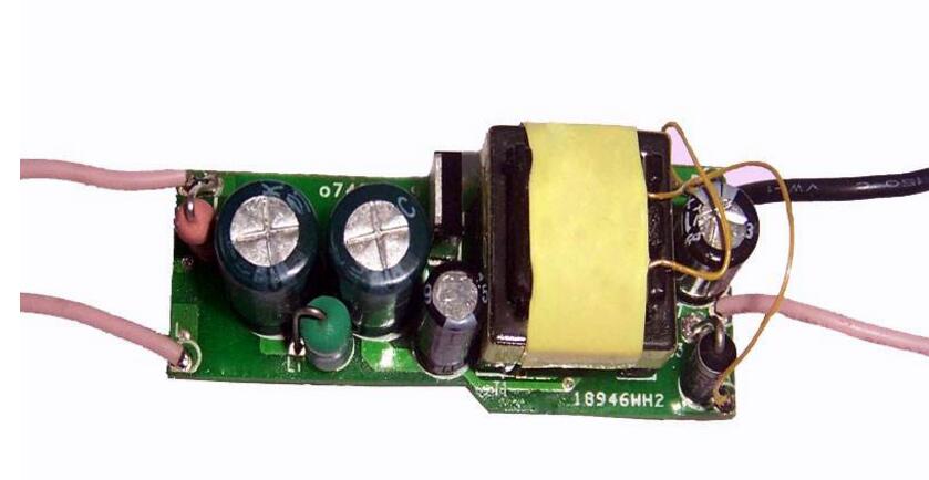 三種常用的LED驅動電源詳解(開關恒流源/線性IC電源/阻容降壓電源)