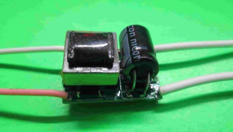 三種常用的LED驅動電源詳解(開關恒流源/線性IC電源/阻容降壓電源)